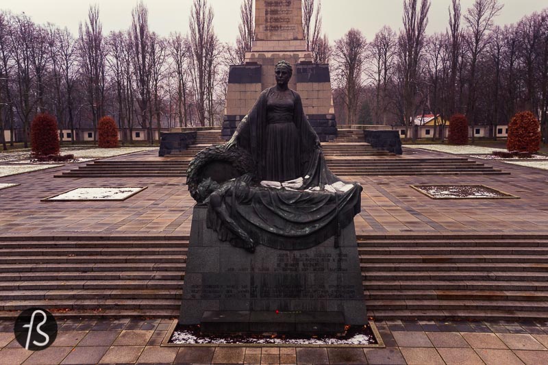 When you enter the memorial, you see it is flanked by two massive granite pillars with eternal burning flames and symbolic wreaths. Those elements feel more potent than previous Soviet Memorials we visited in the past. After the eternal flames, you will be presented with big gatehouse towers decorated with large bronze reliefs representing the grieving Soviet people. There are also symbols of various Russian military branches, and the tanks were the elements we liked the most.