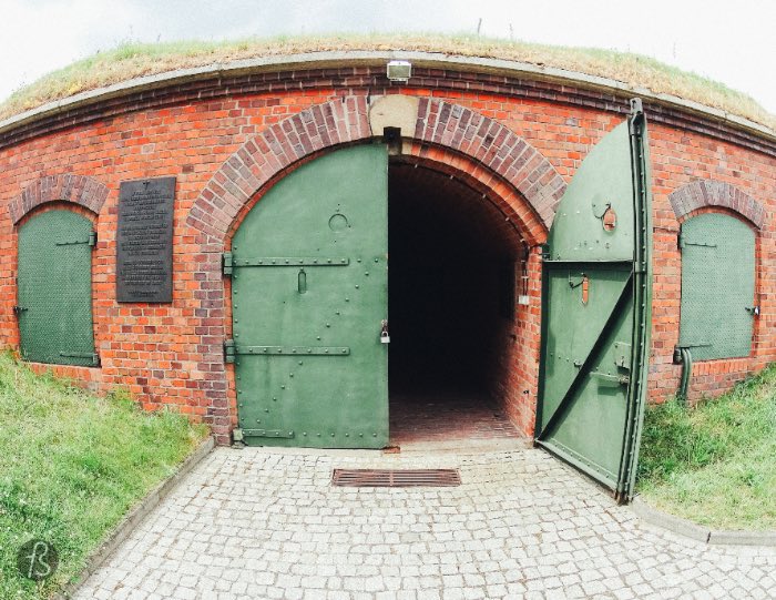 Fort VII, officially known as Konzentrationslager Posen, was a Nazi concentration camp in Poznan during the Second World War and the occupation of Poland. Since nobody knows for sure, there are different estimates about how many people died between the walls of the 19th century fort surrounding the city. Between 4.500 and 20.000 people died while at Konzentrationslager Posen and we spent an afternoon there exploring the place.