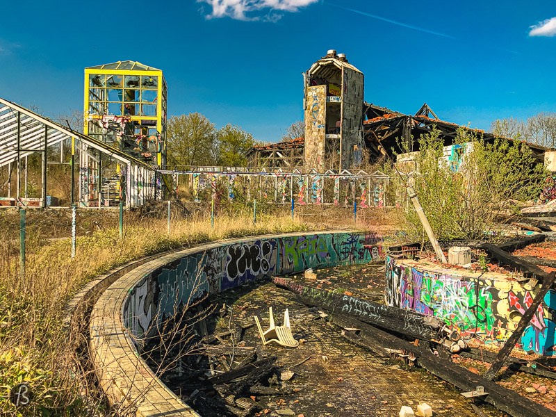 My goal for Easter Sunday was to fly my drone over Blub and capture how it looks like from the sky. But, once I got closer to the building, I realized that it would be better to just enter the place. The holes on the fences are more prominent than before, and there were lots of people inside, taking pictures of the abandoned buildings and sunbathing during that lazy afternoon.