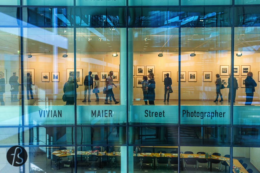 Vivian Maier is a puzzle that a lot of people are still trying to put together. What we know is that she was born in New York, that she dedicated most of her adult life to taking care of children and that she loved photography. But we only know the photography part because John Maloof bought a bunch of boxes in an auction in Chicago and her pictures were there. That is how Vivian Maier came known to the public and most of the people that knew her don’t believe she would like the attention her work is gathering.