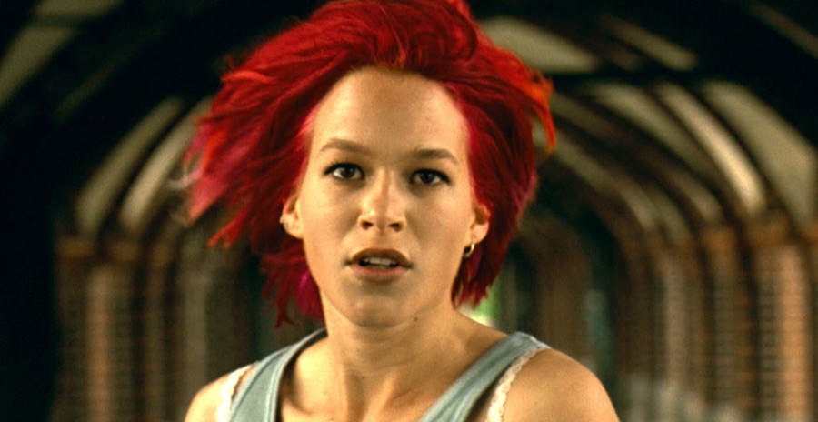 Lola Rennt or Run Lola Run is an amazing german movie with a simple premisse. In the movie, a woman must find 100.000 Deutsche Mark in 20 minutes or her boyfriend will be shot.