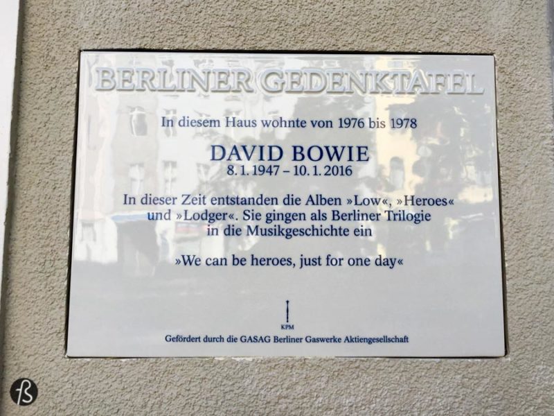 There is a memorial plaque in front of the house where David Bowie lived with his friend Iggy Pop. It was there that Bowie wrote his Berlin Trilogy, the way that critics and fans called the albums Low, Heroes and Lodger.