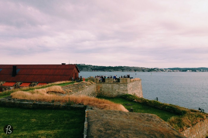The first time we visited Sweden, we also visited Älvsborg Fortress in Gothenburg. This large fortress is located, strategically, in Göta River since it was built to protect what was then the only access Sweden had to the North Sea and the Atlantic Ocean. But the fortress we visited isn’t the first one built to protect what would become Gothenburg later.