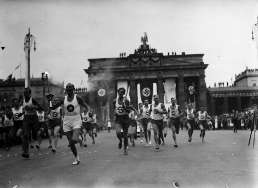 These extraordinary and never-before-seen home movies were filmed by a German-American family who visited Berlin and Germany during the Olympic Games in 1936. They give a good idea of what a tourist might have experienced. The film begins with shots aboard the liner Deutschland during the trans-Atlantic crossing, including a visit to the ship's bridge, dancing on deck to music provided by the ship's band, and more.