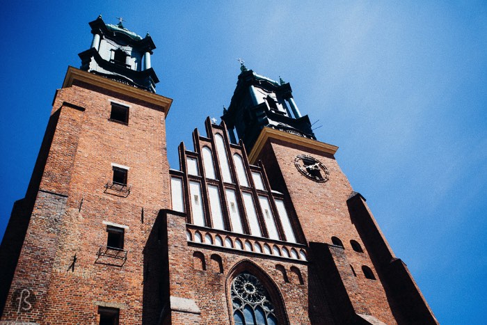 The construction of the Archcathedral Basilica of St. Peter and St. Paul dates back to the 10th century, and everything started as a small chapel as it happened to most churches back then. Historians believe that the chapel was built for Dobrawa, the devoted wife of Poland’s first historical ruler, the great Mieszko I. Also, historians believe that he was baptized there back in 966, one of the key events when it comes to the Christianisation of Poland.