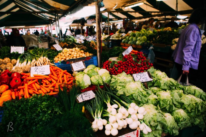 Walk a little more into the middle of the neighborhood and you will stumble upon Rynek Jeżycki. This is the local street market where you can see fruits, vegetables and some authentic street food being sold. Everything looks great and, because of the currency exchange, everything is really cheap. So, if you want to eat like the locals do in Poznan, this is the place for you.