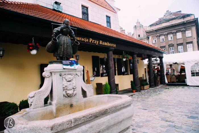 In the center of Poznan, you will find the Old Market Square. Called Stary Rinek in polish, this is the center of the city. There you will find the historical Town Hall, a row of of merchants houses, the former town chancellery and the old weighing house. Take a walk around the square and you will be able to see everything but play more attention to the tallest building there. You can thank me later.