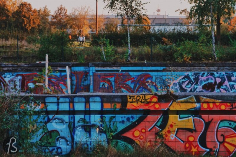 No swimming is allowed at the Freibad Lichtenberg since it was closed down in the late 1980’s. Some say it was the end of the Berlin Wall but who knows for sure? Today you can visit it and think about better times for this abandoned pool in the middle of Lichtenberg.