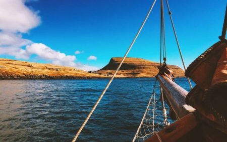 During our time in the Faroe Islands we tried to see everything we could and one of the places we visited was the Nólsoy Island, located some kilometers away from Tórshavn. Nólsoy is also the name of the village where we spent all of the time we were in the island. And, if you are wondering why did we go to Nólsoy, we can say that it was because of a music festival. A pretty special one called Heima and we are going to tell you everything about the place below.