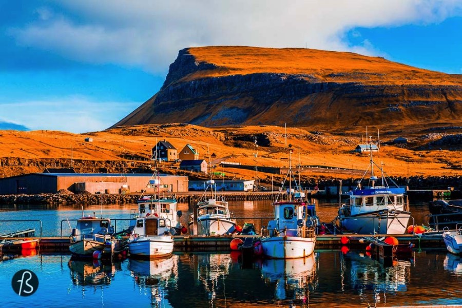 During our time in the Faroe Islands we tried to see everything we could and one of the places we visited was the Nólsoy Island, located some kilometers away from Tórshavn. Nólsoy is also the name of the village where we spent all of the time we were in the island. And, if you are wondering why did we go to Nólsoy, we can say that it was because of a music festival. A pretty special one called Heima and we are going to tell you everything about the place below.