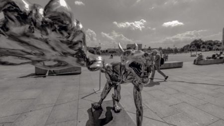 In early August, If you arrived in Berlin via Hauptbahnhof you would be greeted by a pack of wolves. Bronze and iron statues, some of them with more than 2 meters in height, would be looming over passengers with guns and Nazi salutes. A sign would tell you that the Wolves are Back. But why are these Wolves back in Berlin?