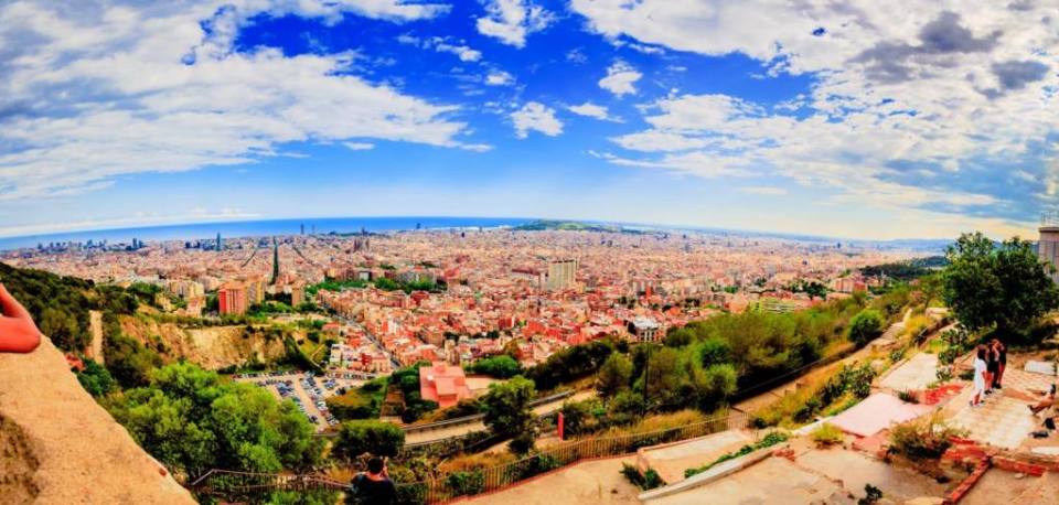 If you want to see Barcelona from the most scenic view ever, you have to find your way into the Bunkers del Carmel. Believe us here and the pictures below, this place is so amazing that you won’t even bother the hills you have to walk to get there.