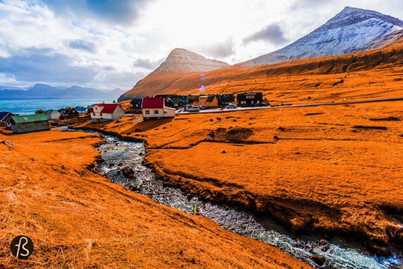 The village is small but it has been there for a long time. It was first mentioned all the way back in 1584 and it seems to have existed long before it. Gjogv is easy to find on the map and it’s located a little more than 60 kilometers from the faroese capital, Tórshavn. We drove it there without any problem and we had to stop the car a few times to take pictures of how gorgeous everything was around us. 