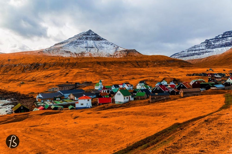 The village is small but it has been there for a long time. It was first mentioned all the way back in 1584 and it seems to have existed long before it. Gjogv is easy to find on the map and it’s located a little more than 60 kilometers from the faroese capital, Tórshavn. We drove it there without any problem and we had to stop the car a few times to take pictures of how gorgeous everything was around us. 