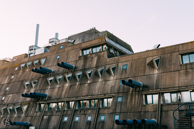 The Central Animal Laboratory of the Freie Universität, also known as the Mäusenbunker, is one of the best examples of Brutalist architecture in Berlin, and we visited the building at the end of December 2016 to see this strange looking building in the middle of Lichterfelde. 