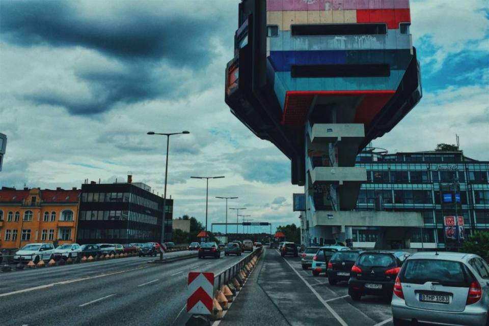 The first time that I went to Steglitz was to visit a Primark since they only had one shop in Berlin and the shop was in this part of the city that I had never been before. That visit was 2012, and it was then that my obsession with the Bierpinsel started. That day was the first time that I had seen anything as weird looking as that building, and it was, also, my first contact with Architectural Brutalism. After that building, it was love at first sight.