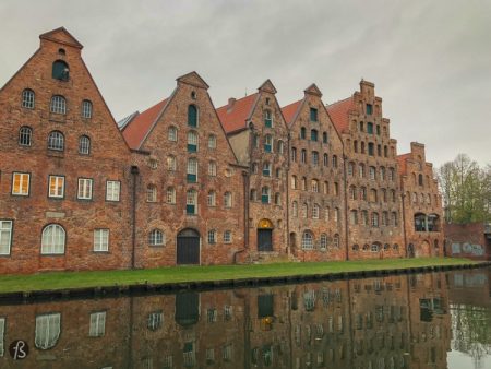 The Lübecker Salzspeicher are six historical building, wholly made of brick, that used to function as salt storehouses from 1579 on. Salt was mined around Lüneburg and brought to Lübeck over the Stecknitz Canal. From there it was shipped around the Baltic region. This trade was one of the reasons why Lübeck was so influential in the Hanseatic League.