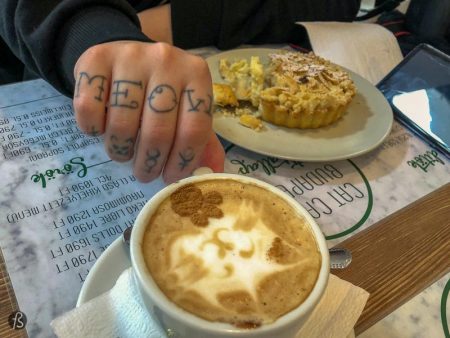 What if you are traveling through the beautiful Budapest and you have a sudden urge to admire some random fluffy felines? We present you the super cozy Cat Café Budapest. It’s not a secret that Fotostrasse loves cats, so when we heard about this place, we just needed to check it out.