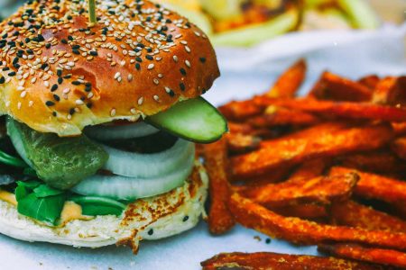 This week we enjoy a warm afternoon of our #52weeksofburger challenge in the surprising Hamburger Heaven. We decided to try this little hidden gem since Felipe had been there a long time ago and thought it was above average, and oh boy he was right!