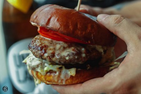 Fotostrasse eats its way around another week of the #52weeksofburgers challenge in Kreuzberg with the Pacifico Buns and Bowls.