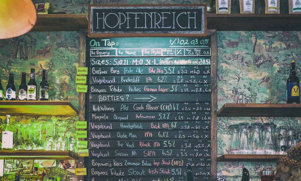 Hopfenreich is located in a surprisingly quiet corner in Kreuzberg. Close to the party center that is Schlesiches Tor, this is a place to taste some beers before you head towards another bar or go clubbing. At least, this is what I do when I visit this excellent craft beer bar.