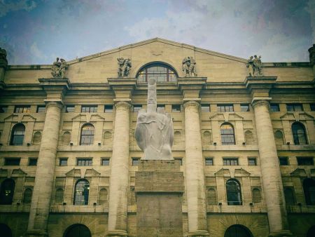 When you cross the Piazza Affari in Milan, you will need to stop and take a picture of a huge middle finger statue in front of the Palazzo Mezzanotte. This provocative art piece is the work of Maurizio Cattelan. It receives the name of L.O.V.E., but the Italians decided to call it Il Dito.