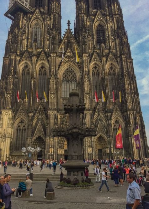 In German, it’s officially called the Hohe Domkirche Sankt Petrus. In English, Cathedral Church of Saint Peter. But most people are going to call it the Cologne Cathedral or the Kölner Dom. This fantastic church is Germany’s most visited landmark, with an average of 20,000 people a day. Also, it’s one of the tallest churches in the world.