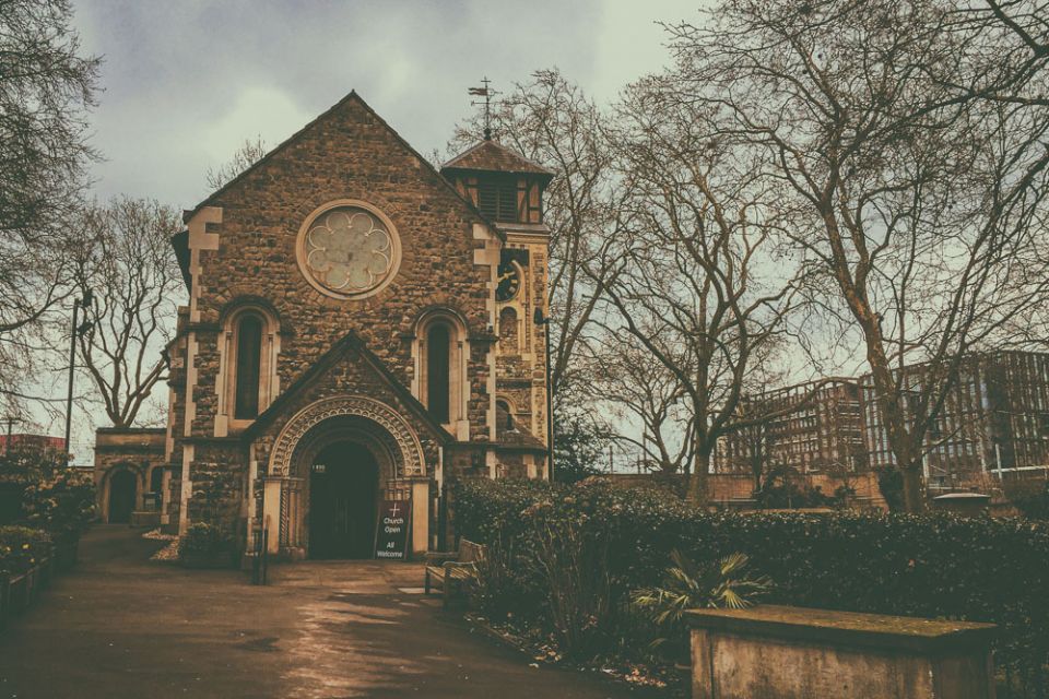 The St Pancras Old Church in Central London is the subject of many rumors that point it as one of the oldest sites of Christian worship in England. What caught my attention was the appearance and atmosphere of the countryside church in the heart of London.