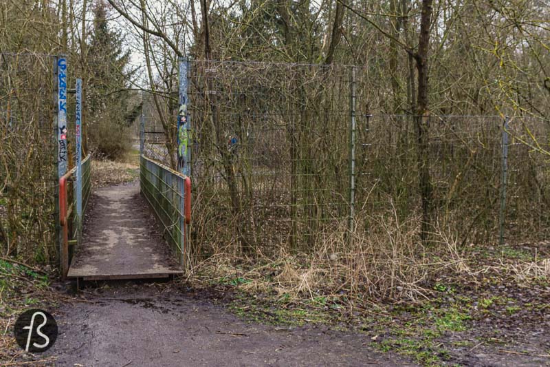 Before 1969, Checkpoint Bravo could be found on a motorway bridge over the Teltow Canal. The Autobahn A 115 used to have a different course at the time. It used to zig-zag between East and West Berlin since it was built before the Second World War and everything that happened to Berlin.