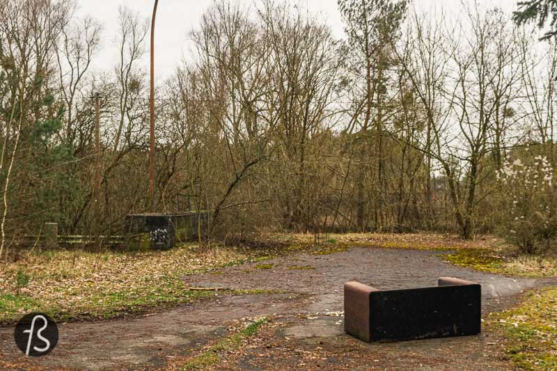 Before 1969, Checkpoint Bravo could be found on a motorway bridge over the Teltow Canal. The Autobahn A 115 used to have a different course at the time. It used to zig-zag between East and West Berlin since it was built before the Second World War and everything that happened to Berlin.