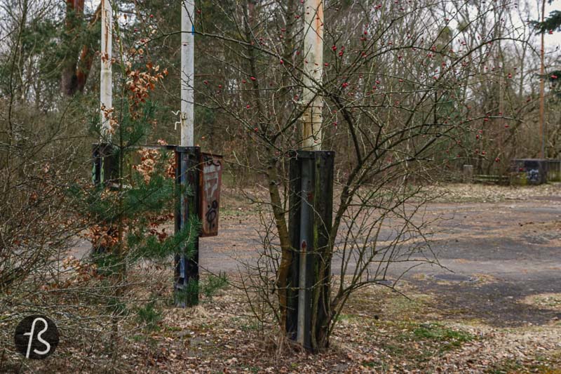 At the end of 1999, the asphalt of the road was removed. The Friedhofsbahn train bridge was dismantled as well and, today, it’s a know graffiti spot in the area. In 2004, the campsite was closed, and, in 2010, a mysterious bidder bought the entire area for 45,000 euros, the minimum bid asked for this place.