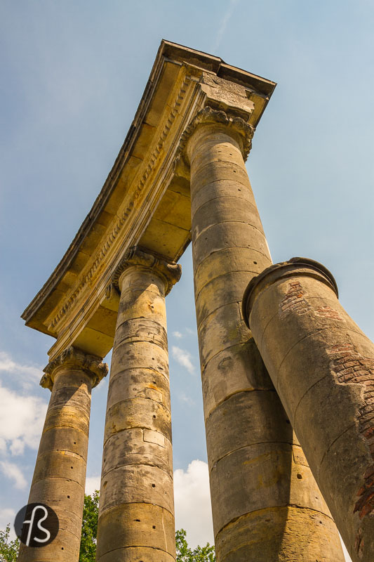 Ruinenberg  in Potsdam is a hill where the Prussian king Frederick the Great ordered a built water tank. This water tank had the goal to supply water to the gorgeous Sanssouci Palace close by, and it was decorated with some fake ruins. That is where the name comes from.