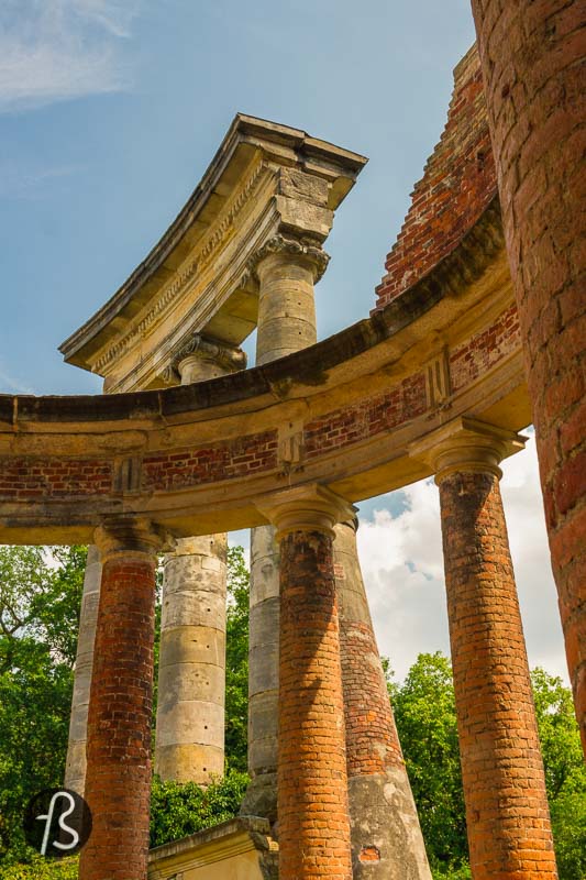 Ruinenberg  in Potsdam is a hill where the Prussian king Frederick the Great ordered a built water tank. This water tank had the goal to supply water to the gorgeous Sanssouci Palace close by, and it was decorated with some fake ruins. That is where the name comes from.