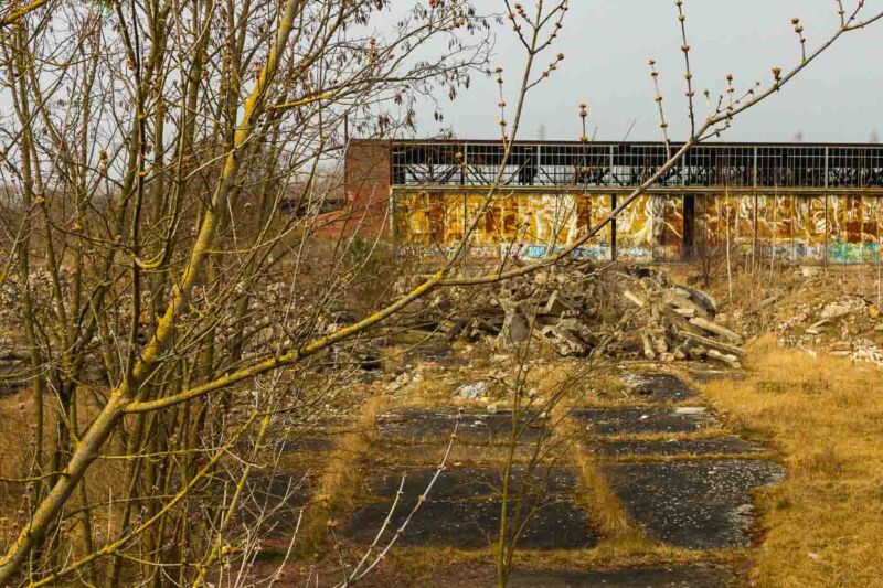 What remains of the Flugplatz Oranienburg can be seen not that far away from the Oranienburg Hauptbahnhof. Built before the Second World War, between 1936 and 1939, this abandoned airfield was used until 1945 by the Luftwaffe and the Heinkel-Werke Oranienburg.