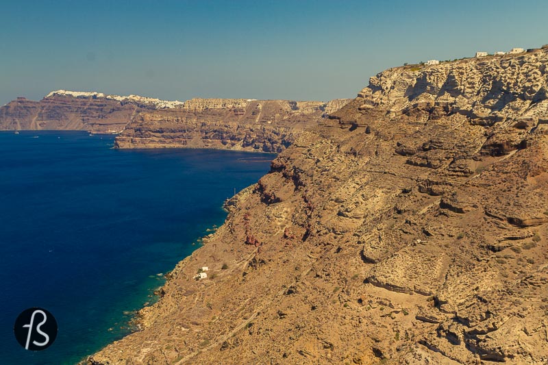 But, once we were next to the crater, looking down at the cliffs next to Megalochori, we spotted a trail in the distance. Maybe, this could be the place where we would find the heart of Santorini? Perhaps just a dead-end path? We decided to walk there and what we found was quite a surprise.