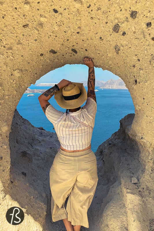 This downhill path led to a cobblestone stair that was made of broad steps. On the right side, there was a hole in the white volcanic ash of the cliff, and, we believe, this is the heart of Santorini. A small cave-like hole that must be an Instagram hotspot for those who decide to wander around and see more than just the towns of Fira and Oia. 