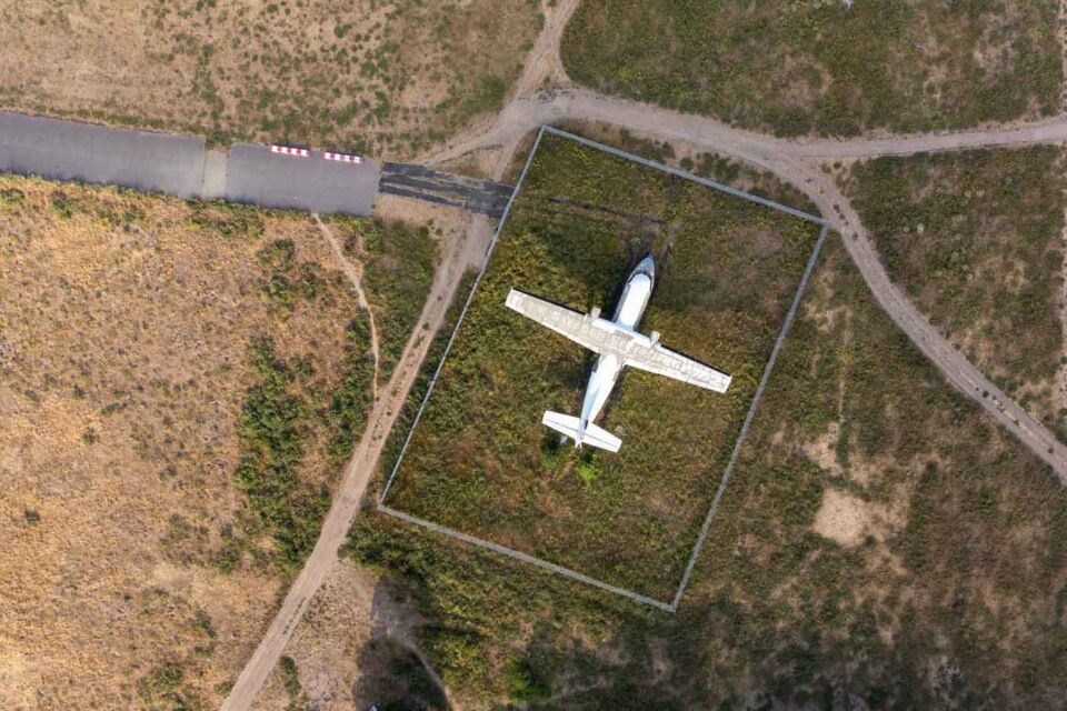 If you have been to Tempelhof as often as we did, you already know an abandoned airplane is in the grass area next to one of the landing strips. We call it the abandoned Tempelhof Airplane, but its real name is N106TA if we can call this a name.