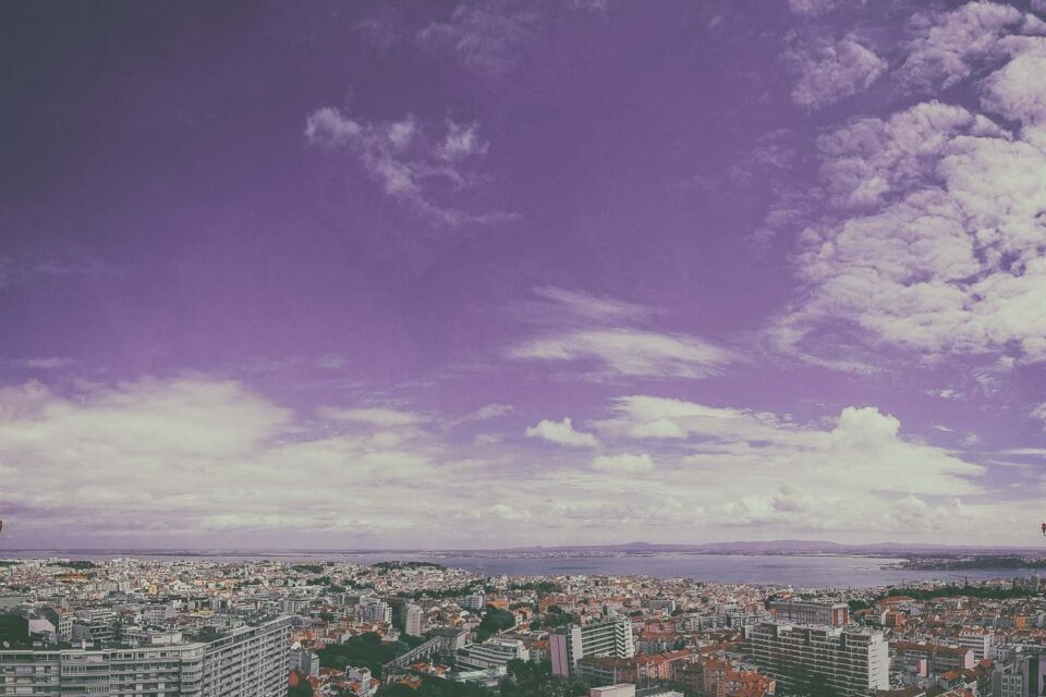 If you're looking for a unique way to experience the beauty of Lisbon, we have a tip for you. Be sure to check out the Amoreiras 360° Panoramic View! Located on the last floor of Amoreiras Shopping Center, this viewpoint offers one of the highest perspectives in the city, sitting more than 170 meters and on the top of a hill.