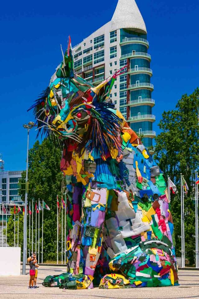 In Parque das Nações, art blends seamlessly with the urban landscape. Be that in architecture or sculpture. A perfect example is the incredible Iberian Lynx sculpture by Bordalo II. Crafted from discarded computer parts and plastic, this art piece conveys a powerful message in its beauty.