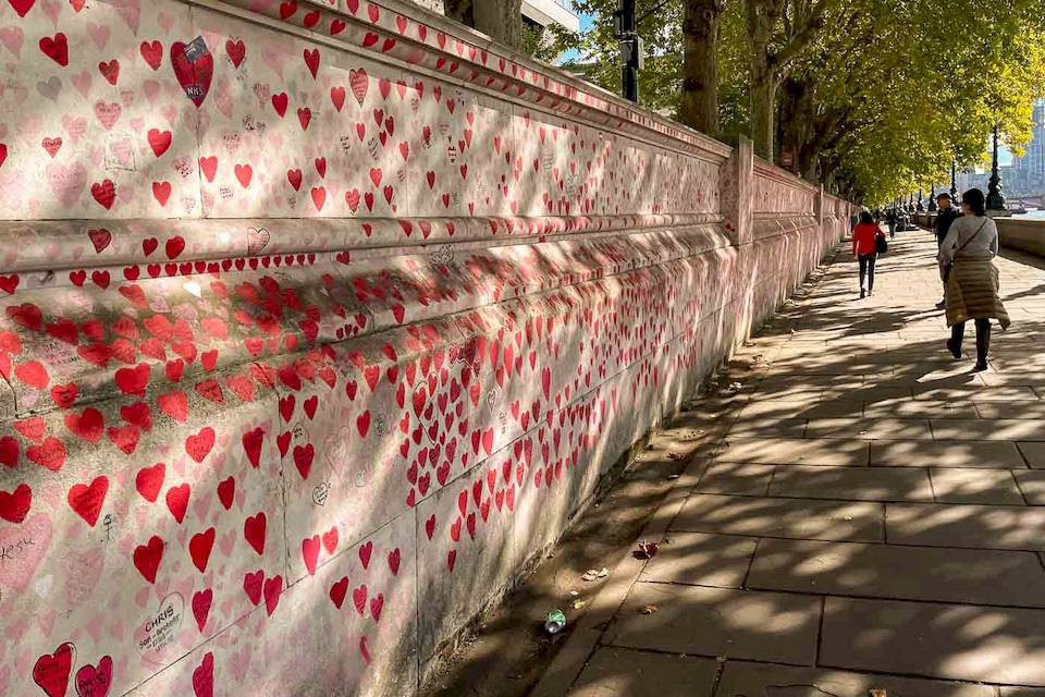 The Covid-19 pandemic changed the world, and many lives were sadly lost. In London, a powerful tribute stands as a reminder – the National Covid Memorial Wall. This massive mural is a symbol of remembrance and a place to honor those who died from the virus in the United Kingdom.