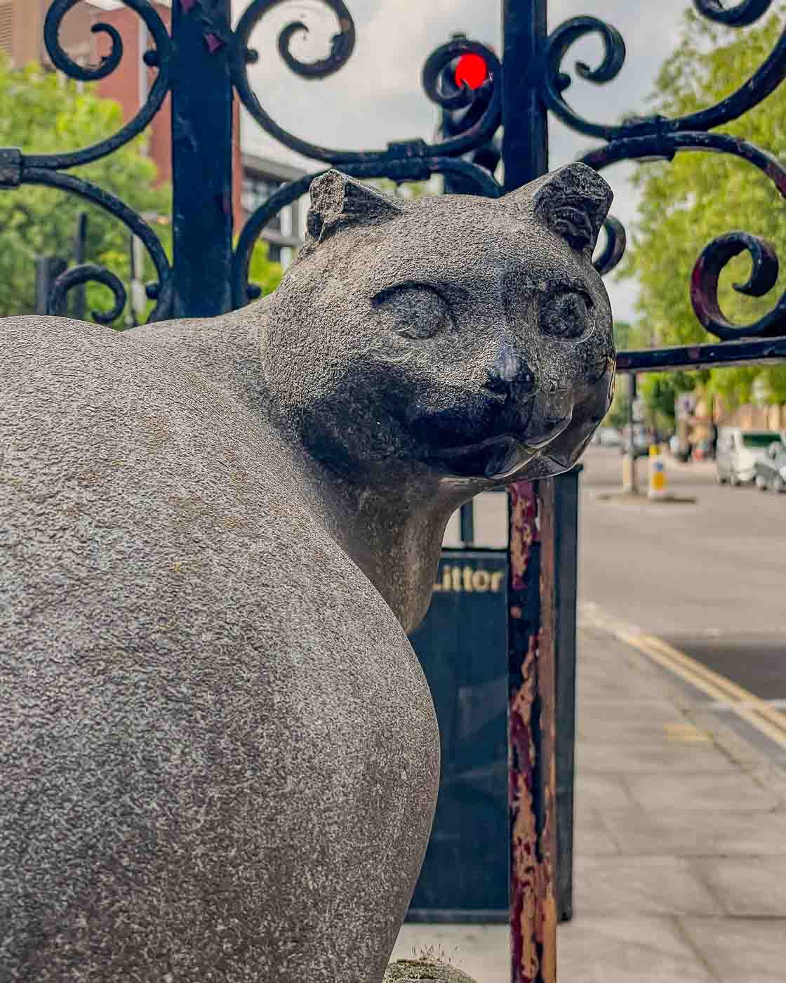 Every time I go to London, I try to find something new or unusual to see and write about here. During my last few trips in the summer of 2024, I decided to focus on the cats of London, and this is how I ended up taking a subway ride to Archway just to see a cat statue. 