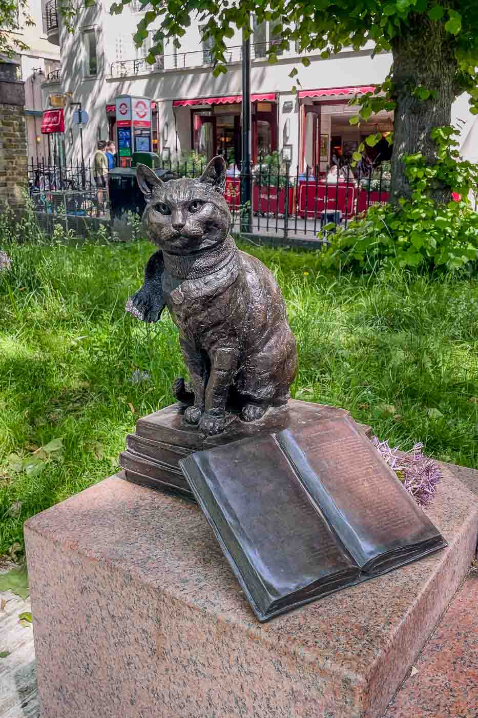 London's rich history is etched in its countless monuments, many honoring heroes and pioneers. But tucked away in a peaceful corner of Islington, a unique statue celebrates a different kind of legend: Street Cat Bob.