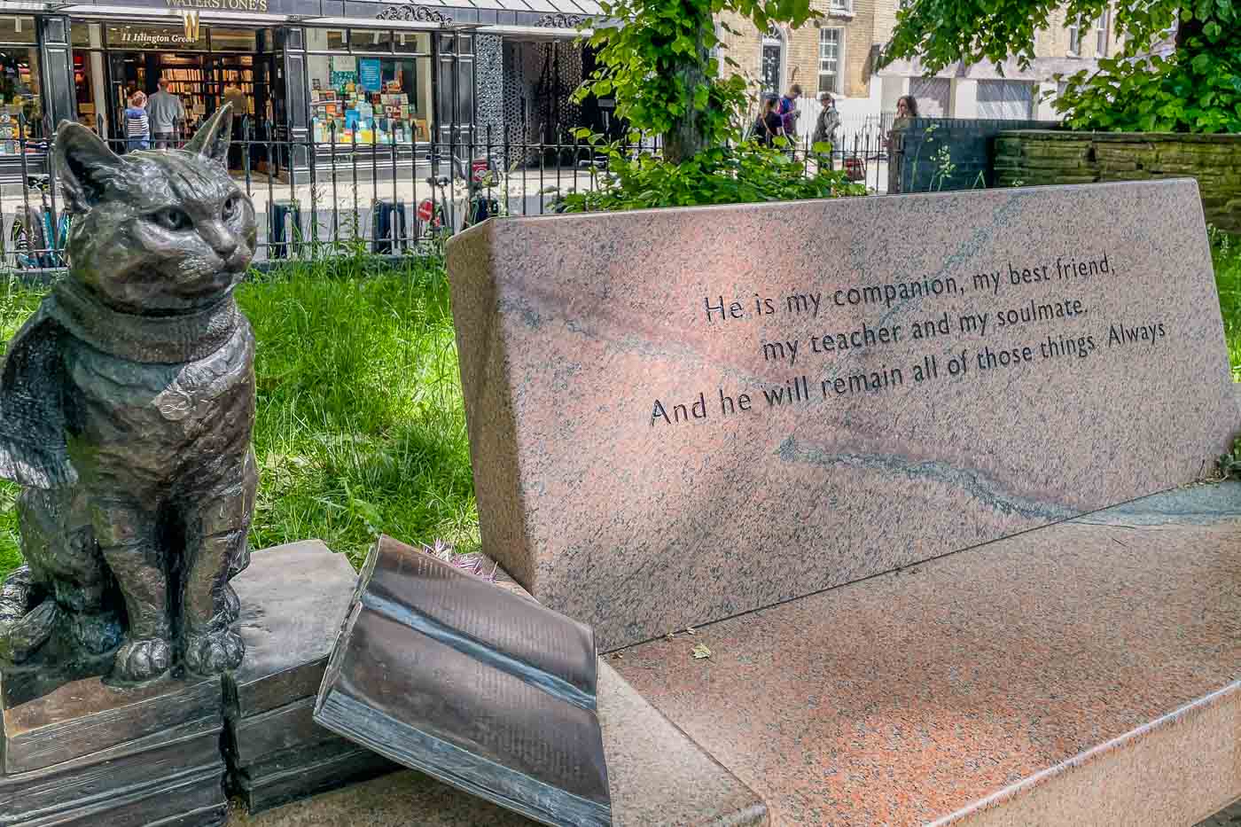 London's rich history is etched in its countless monuments, many honoring heroes and pioneers. But tucked away in a peaceful corner of Islington, a unique statue celebrates a different kind of legend: Street Cat Bob.