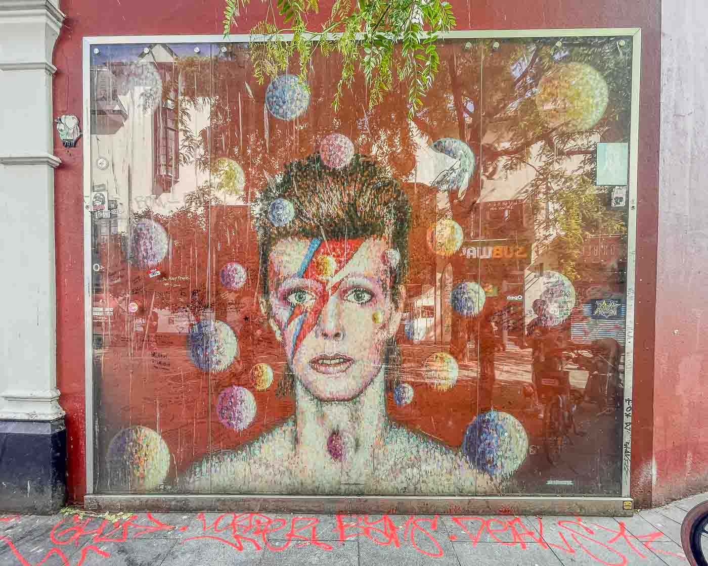 In the heart of Brixton, the neighborhood where David Bowie was born and raised, a vibrant mural captures the essence of his flamboyant personality. Located on the side of Morley's Department Store, opposite the Brixton tube station, this artwork by Australian artist James Cochran depicts David Bowie as his alter ego, Ziggy Stardust. The lightning bolt painted on his face, symbolizing the duality of the mind, has become synonymous with Bowie's image.