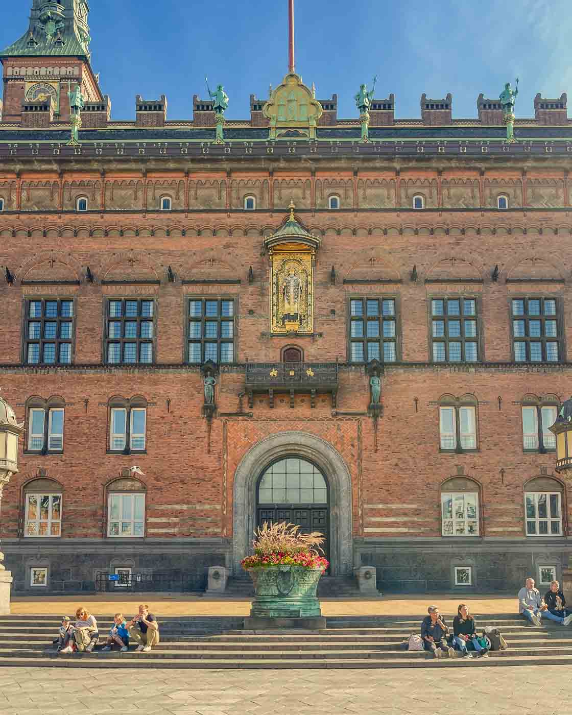 It’s hard to describe the feeling I had going through my body when I started recognizing the city I was cycling in. Before this, my last time in Copenhagen was in November 2022, so the images are still clear. Seeing the town again felt euphoric