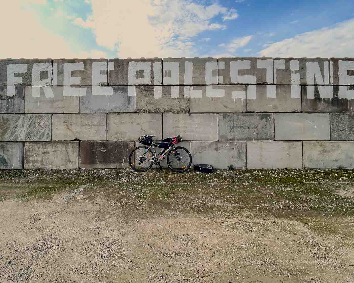 It’s hard to describe the feeling I had going through my body when I started recognizing the city I was cycling in. Before this, my last time in Copenhagen was in November 2022, so the images are still clear. Seeing the town again felt euphoric