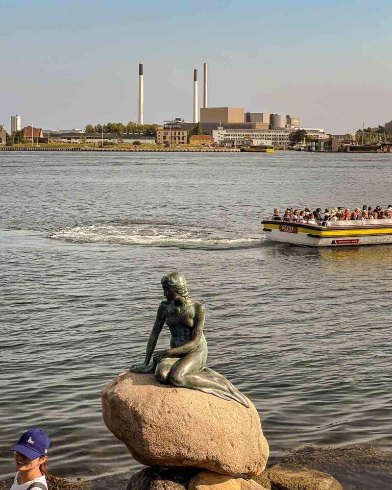 The Genetically Modified Little Mermaid is a thought-provoking sculpture by Bjørn Nørgaard. It’s definitely not your typical Little Mermaid; the sculpture is just one figure in a larger sculpture group called “The Genetically Modified Paradise” that can be found in a square called Dahlerups Pakhus.