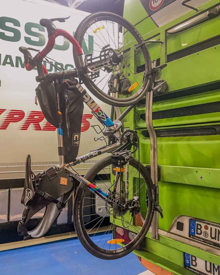 I decided to return to Berlin by bus because Flixbus offers the choice of traveling with your bike. For the transport of the bicycle, you pay from 9€ to 18€, and your bike will then be transported to the back of the bus carrier or into the luggage compartment