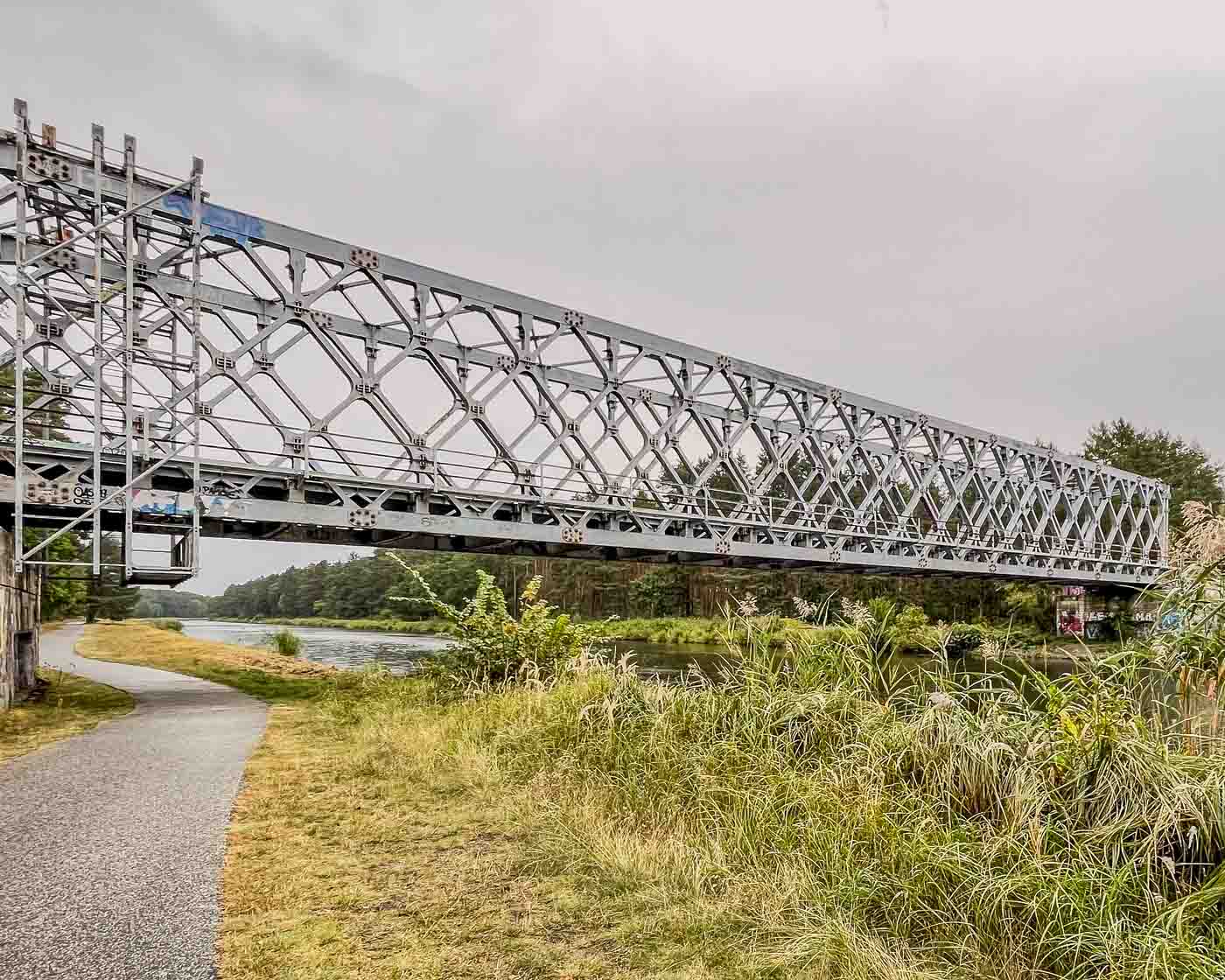 On my first day, I cycled 90km and arrived at my hotel in Neustrelitz before check-in time. I believe I did that because I was fueled with rage or something like that. I just wanted to leave the rain and arrive somewhere where I could take a warm shower.