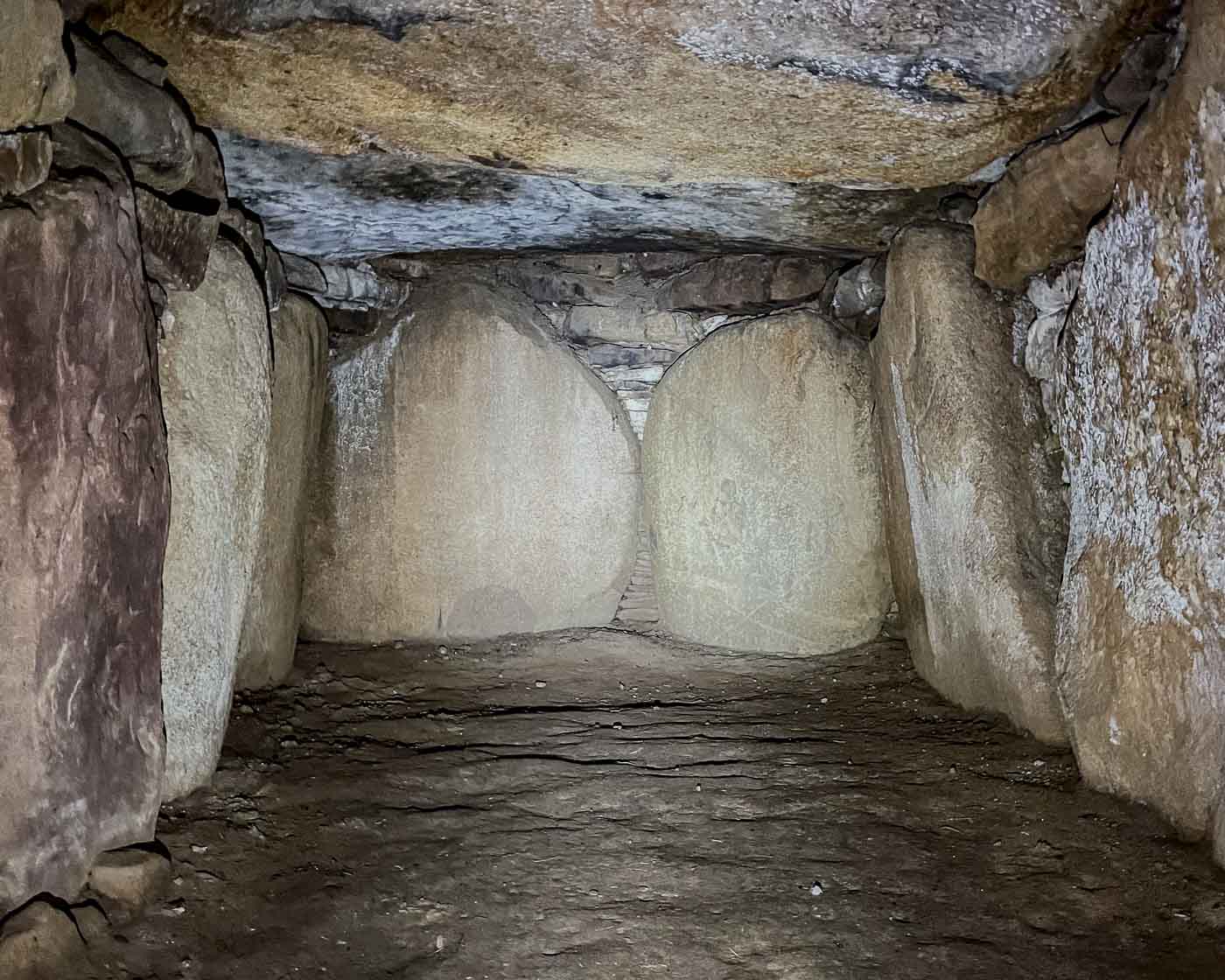 The first one I visited was Kong Asgers Høj, and it was surreal for me to be the only person there visiting such an ancient piece of history. I'm glad I had a flashlight so I could see inside the burial chamber after crawling inside it. Another interesting place I visited was the Klekkende Høj. This megalithic tomb has two chambers, and it looks like a face from far away. The last one I visited in the morning was the Sparresminde gravhøj. Located in the middle of a field, this communal grave dates from 3.200 BC, and it's massive. 